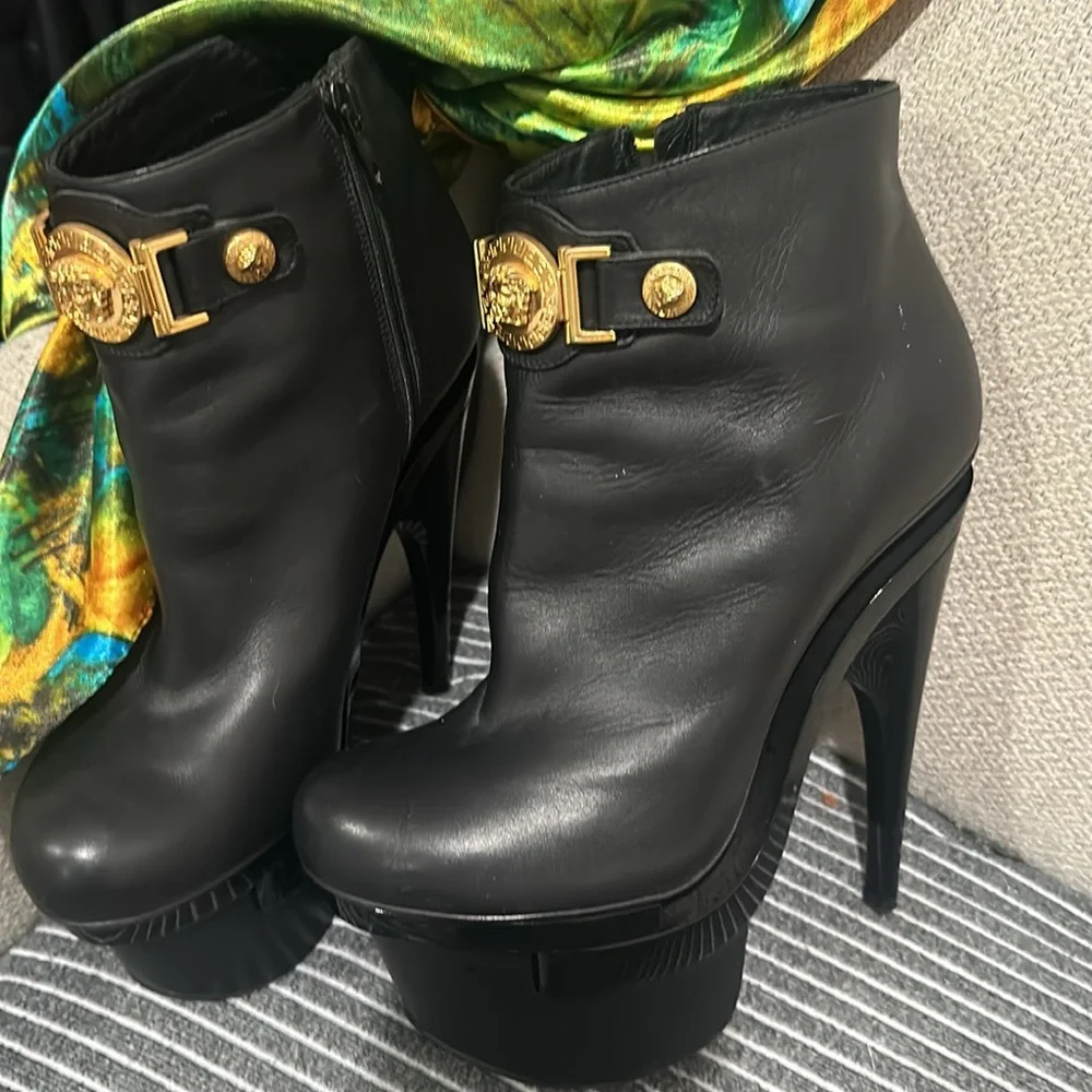 Versace boots - Picture 2 of 4